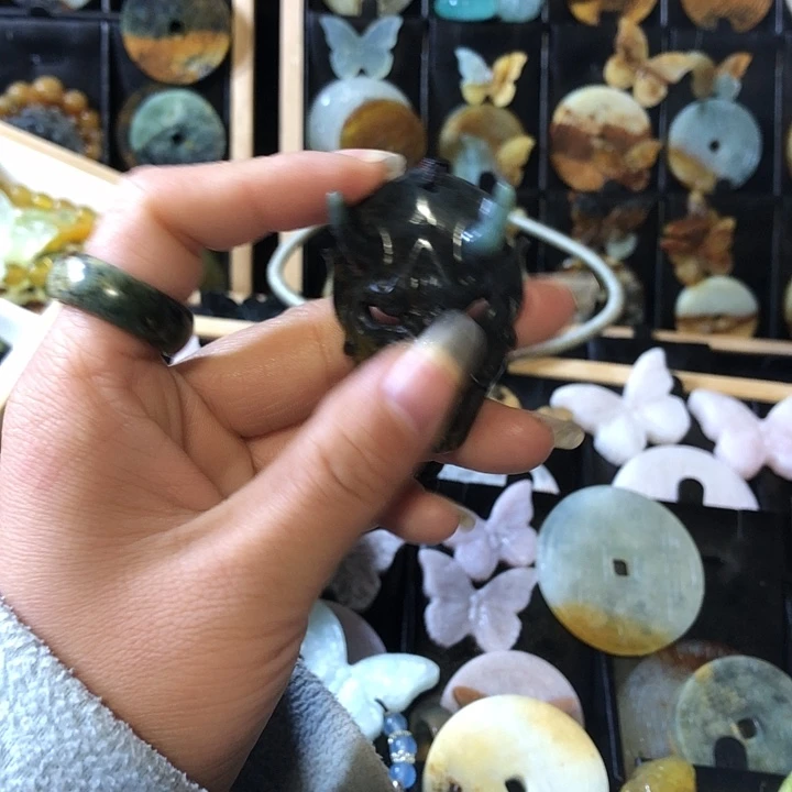 岫玉未镶嵌岫玉挂件