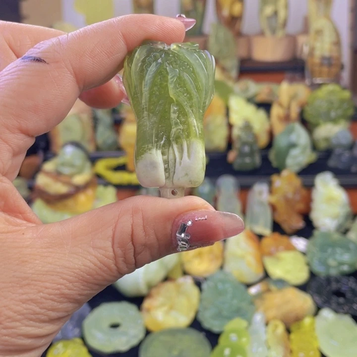 蛇纹石玉颈饰合金一**子