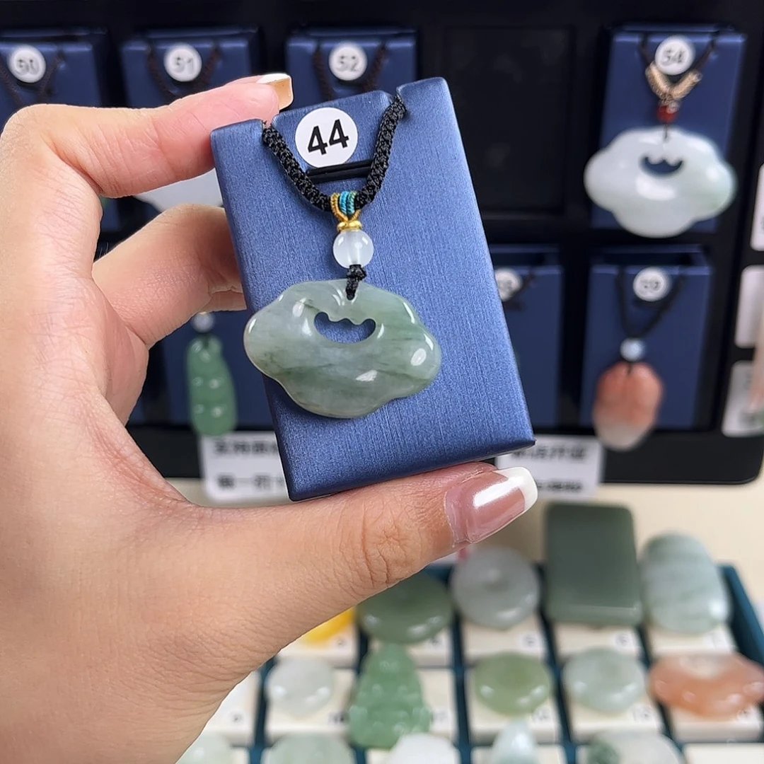 石英质玉未镶嵌颈饰