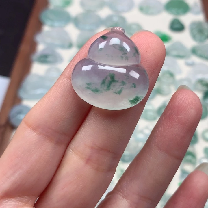 翡翠未镶嵌颈饰冰种飘花大葫芦