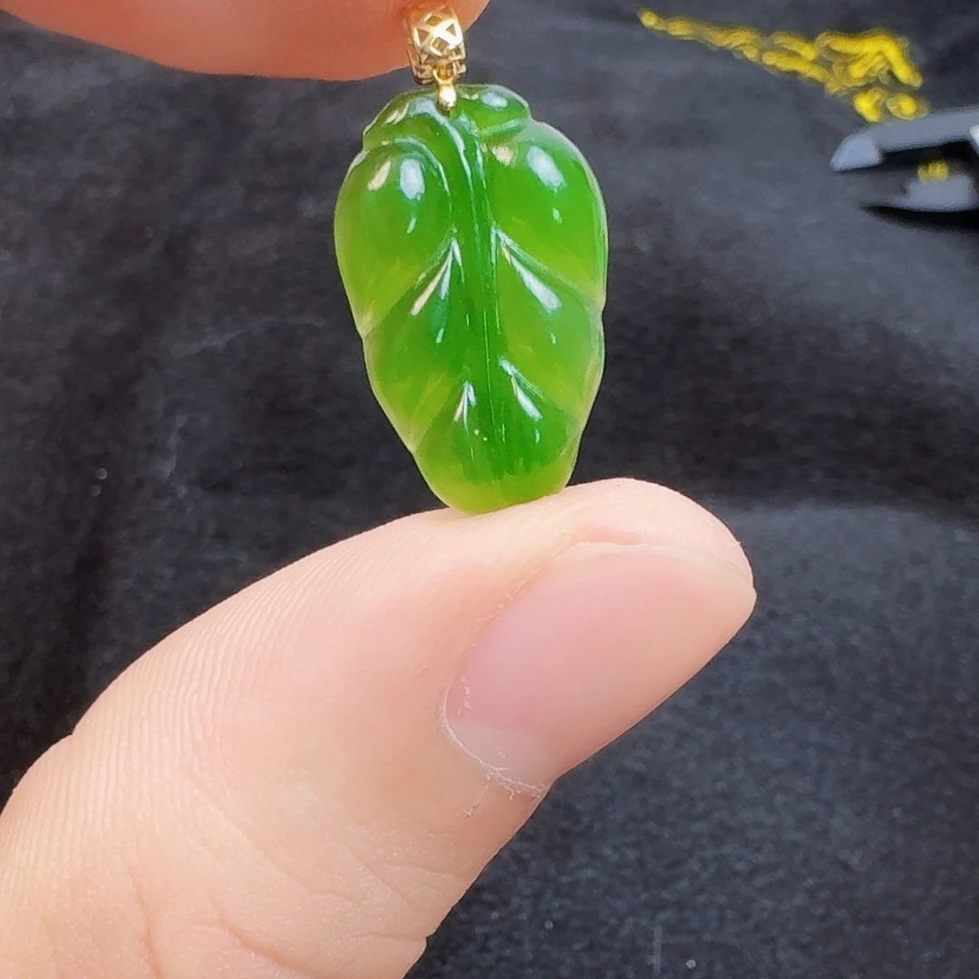 颈饰18K金镶嵌和田玉