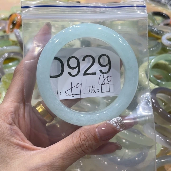 未镶嵌蛇纹石玉手镯别**恙