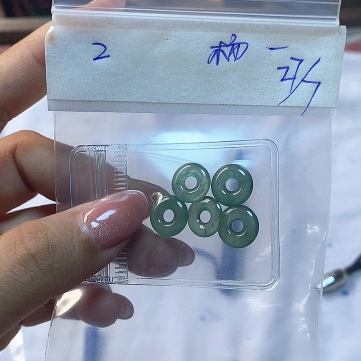 扬***阳定制翡翠未镶嵌定制翡翠未镶嵌