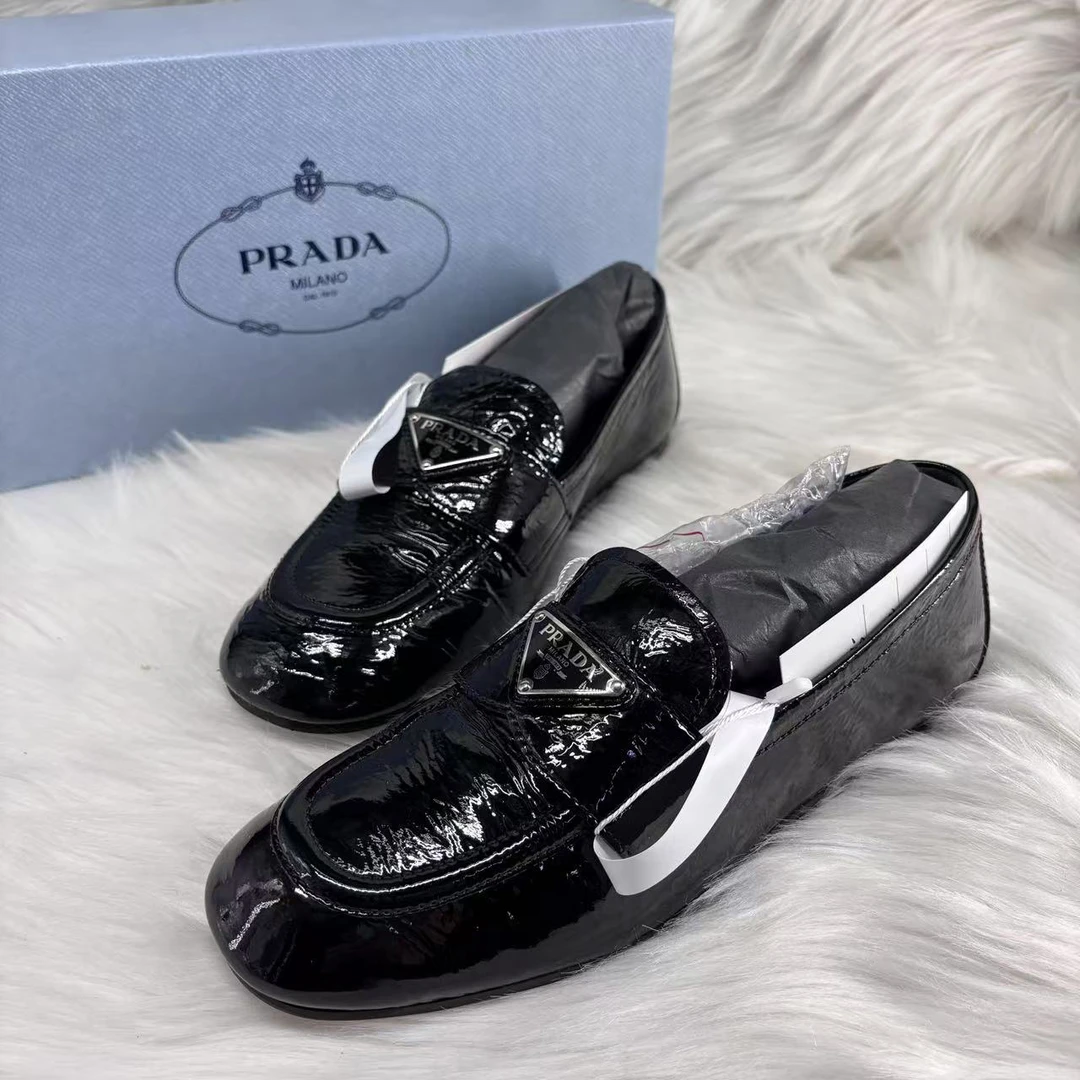 99新 Prada/普拉达 36.5码/全套 黑色银标百搭时尚女士乐福 825