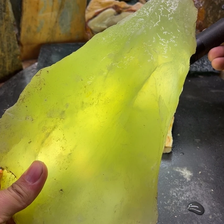 未镶嵌蛇纹石玉珠宝奇石