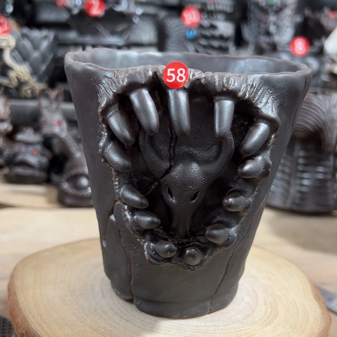 58号，手捏有手工制作痕迹，内口11.5外高13