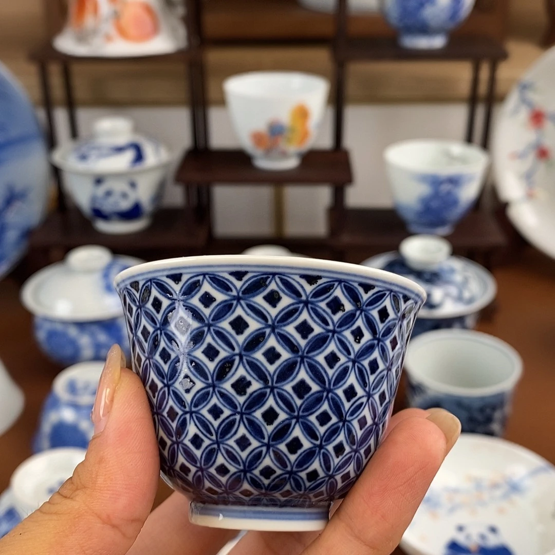 青花铜钱纹满绘铃铛杯