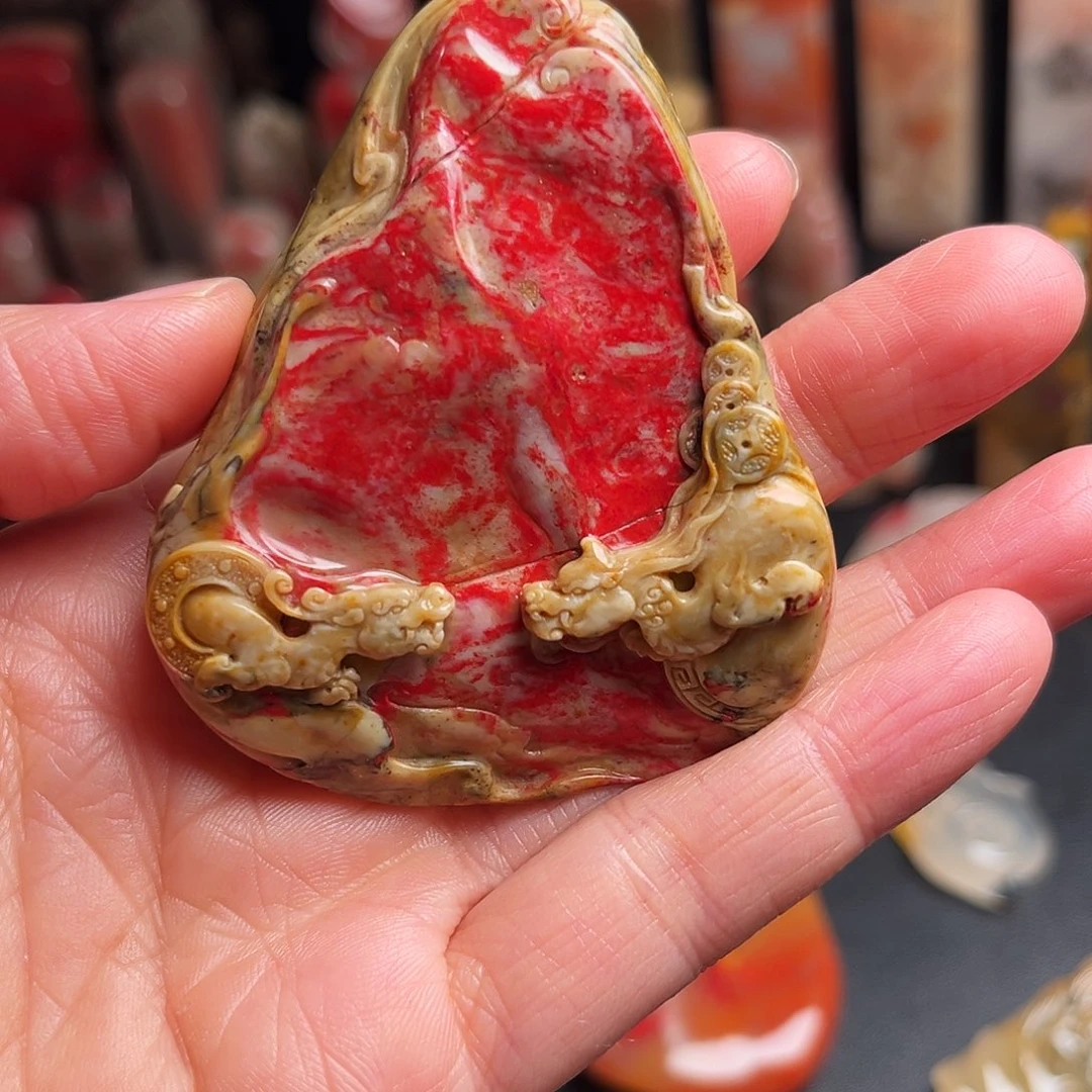 昌化石其他田黄鸡血石手玩件