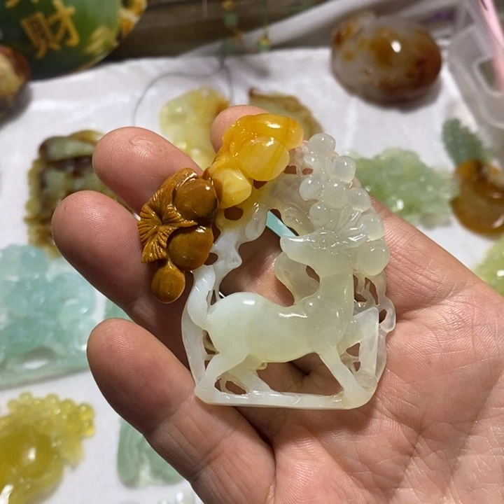 虫****蛇纹石玉未镶嵌颈饰