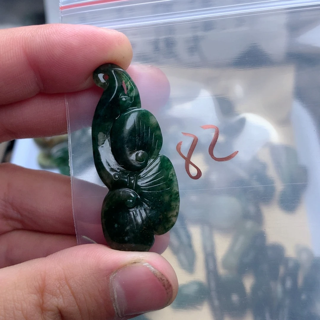 笑***荷独山玉未镶嵌珠宝半成品