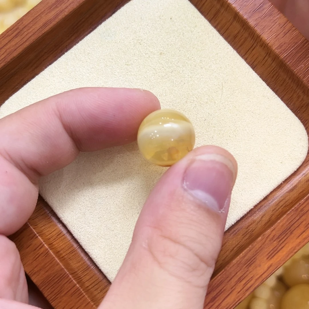 蜜蜡未镶嵌珠宝奇石