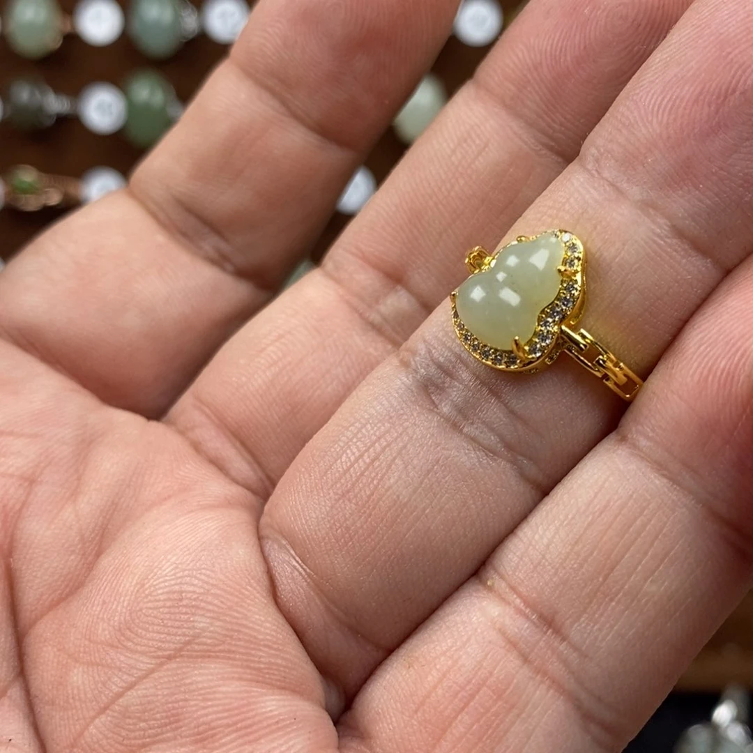 和田玉（青白玉）戒指合金