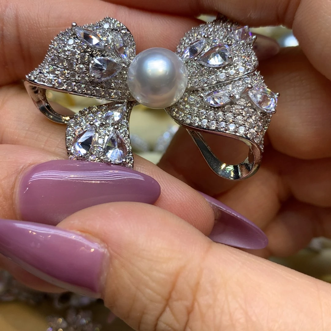 未镶嵌胸饰海水珍珠