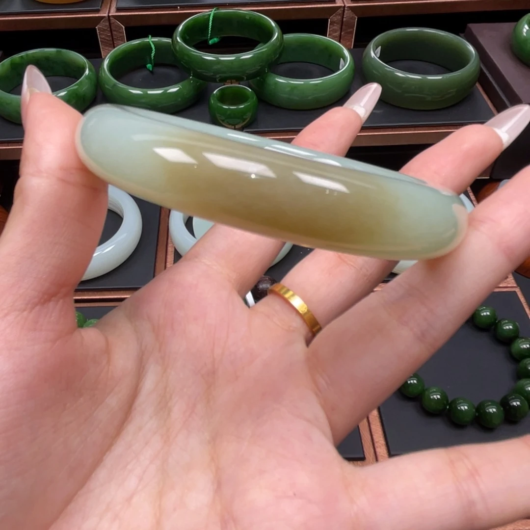 和田玉未镶嵌手镯