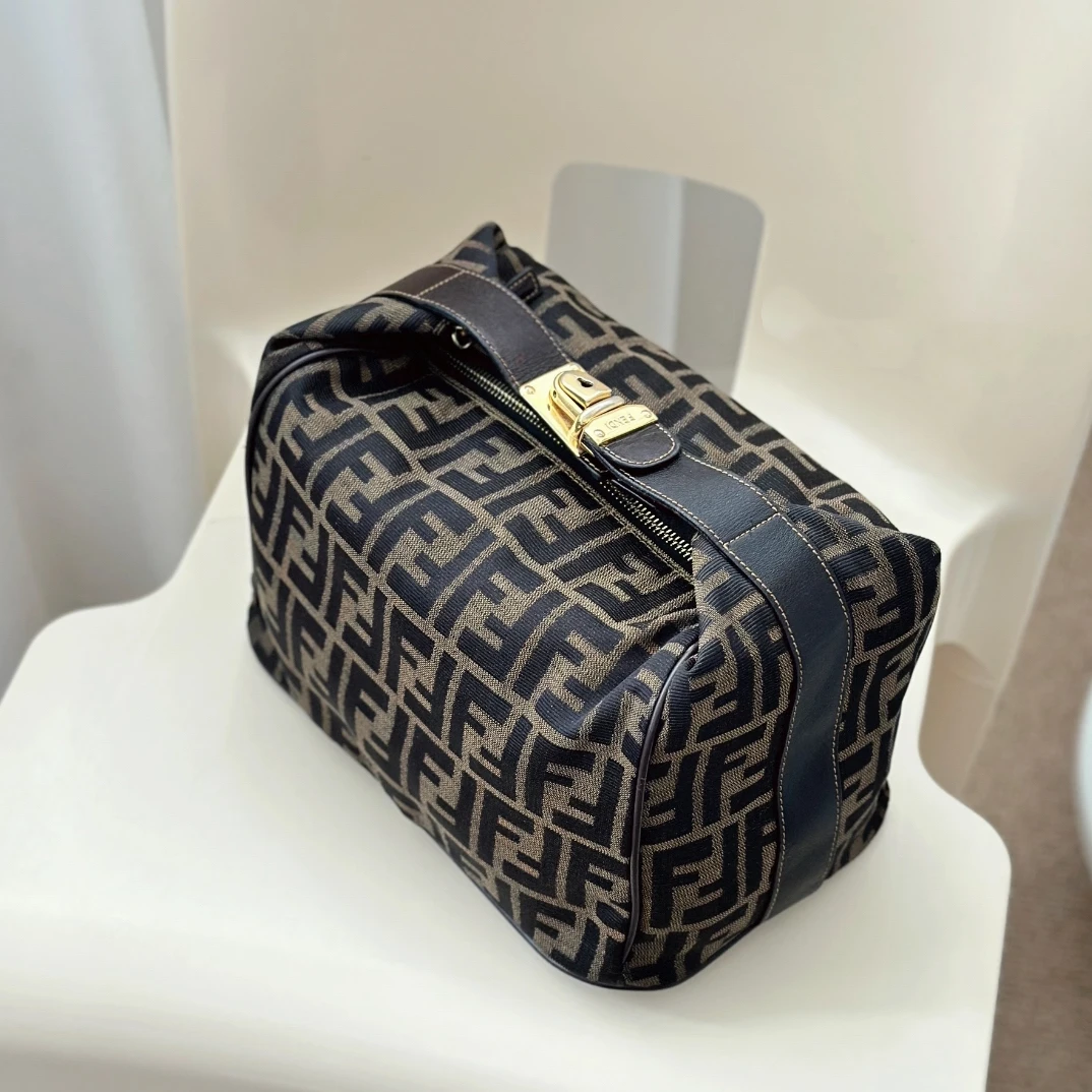 95新 FENDI/芬迪 fendi大饭盒单肩包斜挎包