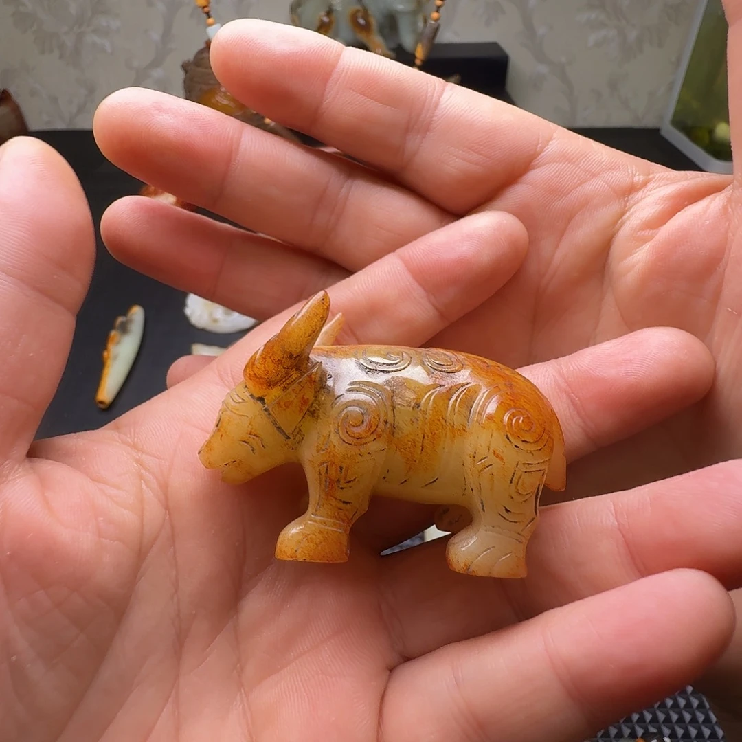 用***y和田玉未镶嵌颈饰