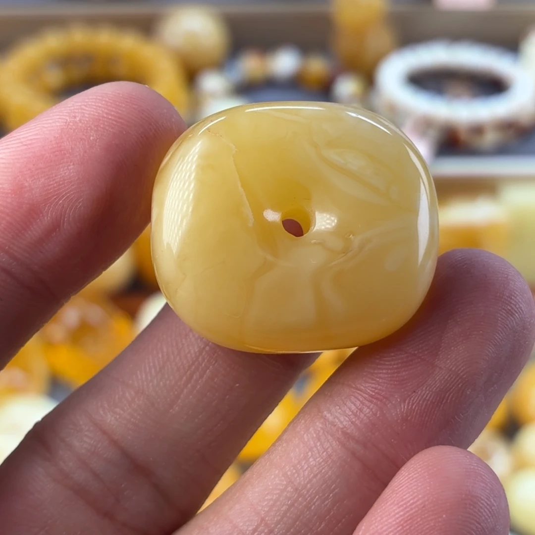 琥珀未镶嵌裸石藏扣