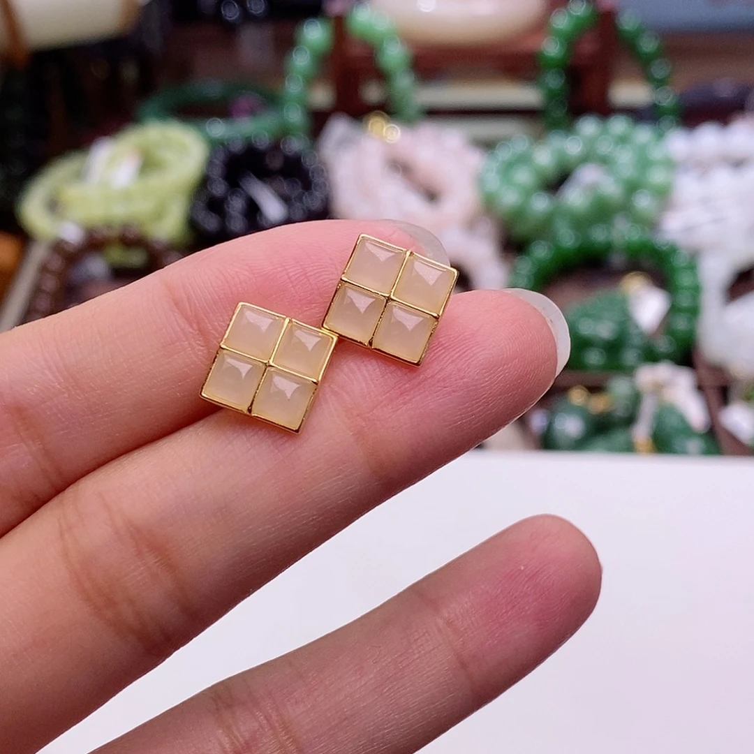 和田玉未镶嵌颈饰藕粉银耳钉