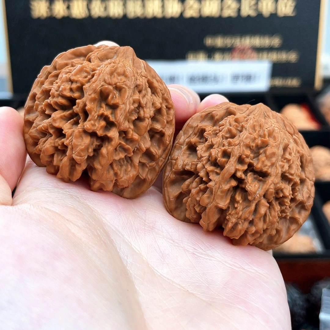 把件文玩核桃满天星流星锤圆桩凹底石膏底全品红皮4301