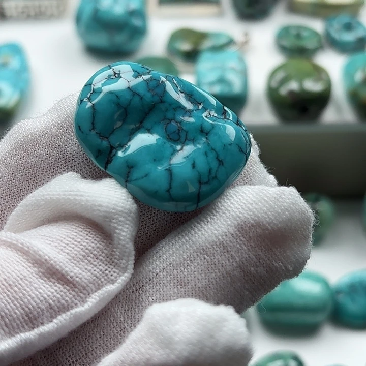 晚***秋绿松石未镶嵌珠宝奇石