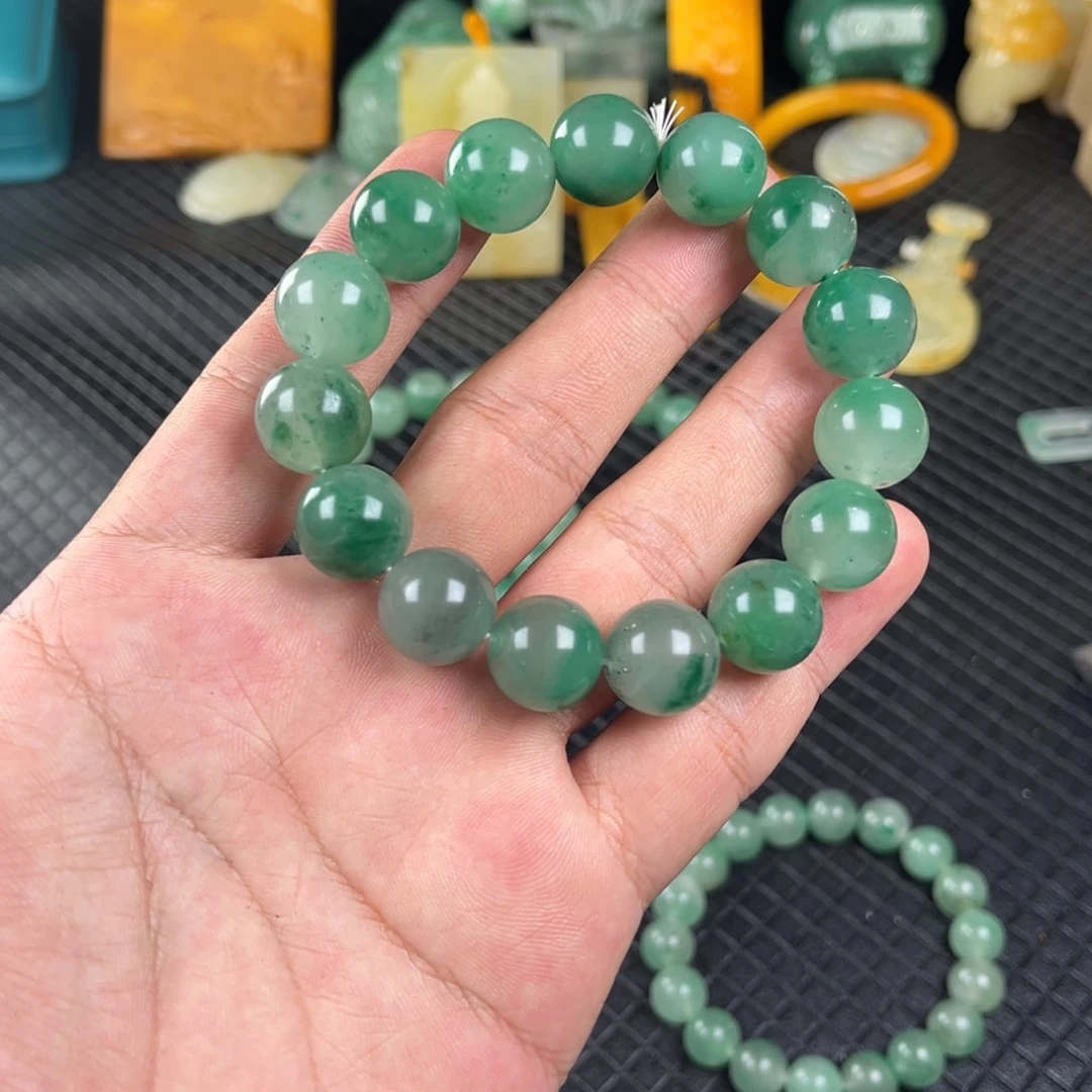 石英质玉（非洲翠）未镶嵌摆件