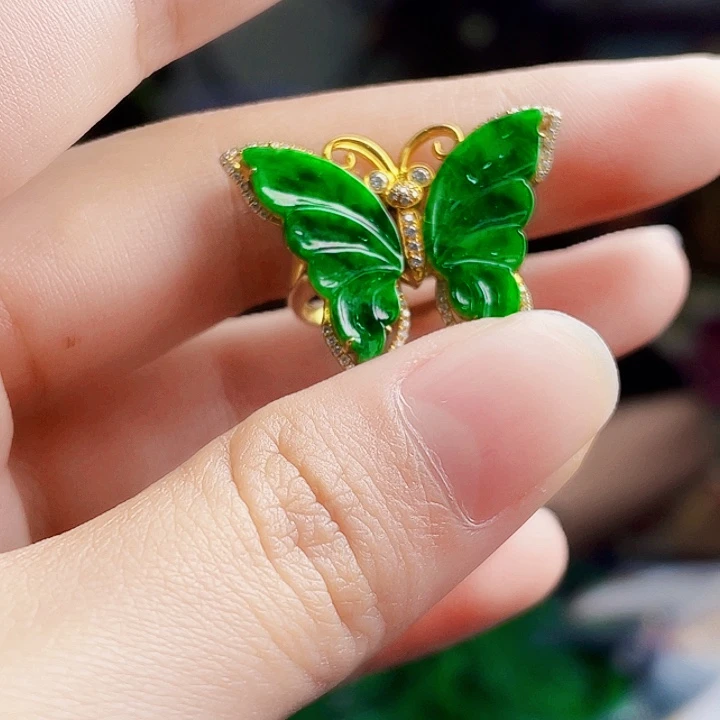 翡翠18K金镶嵌颈饰多样性