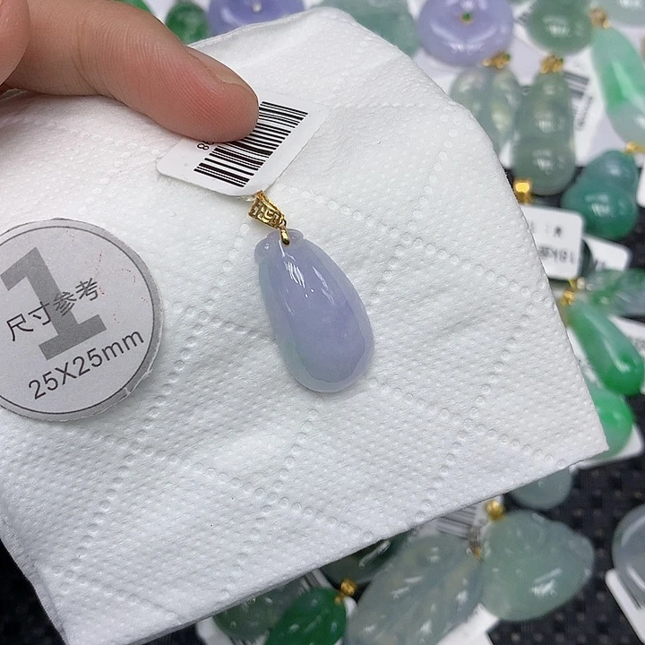 颈饰18K金镶嵌翡翠