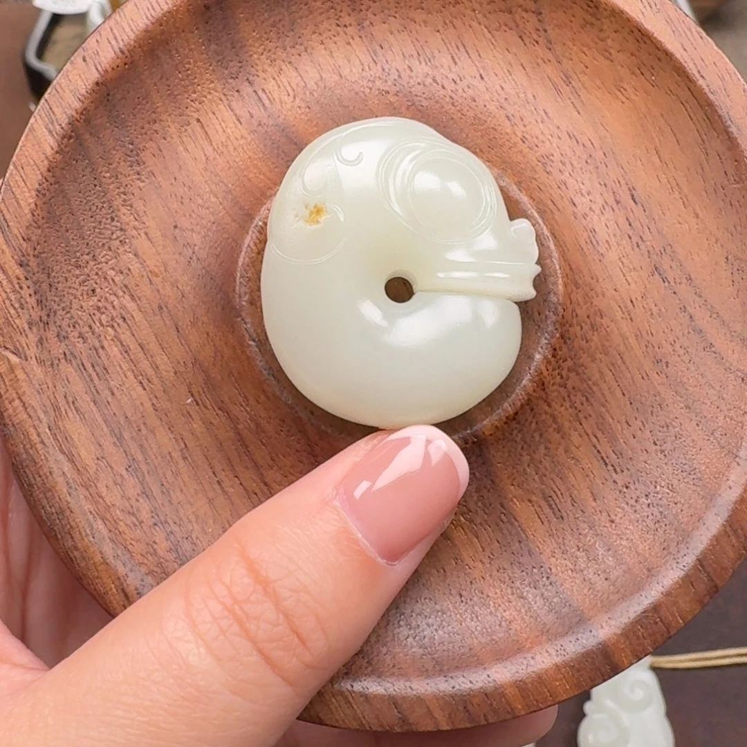 和田玉（子料）未镶嵌挂件玉猪龙