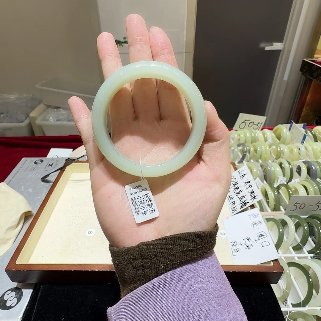 小***驷和田玉未镶嵌手镯121