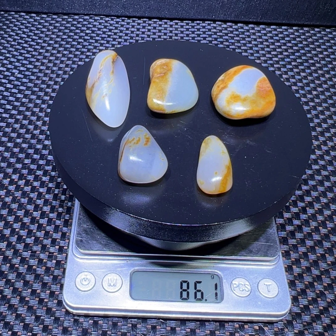吊坠(不含链)未镶嵌和田玉（子料）86