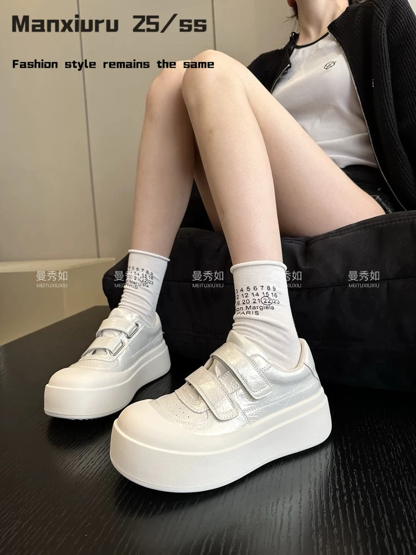【曼曼】ManXR-甜酷新款~日系可爱厚底魔术贴大头丑萌软底小白鞋
