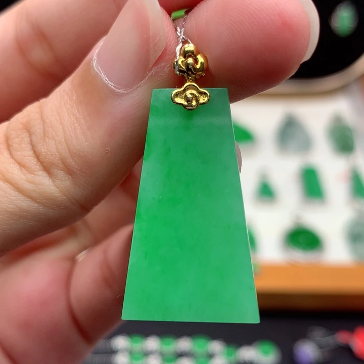 颈饰18K金镶嵌翡翠翡翠