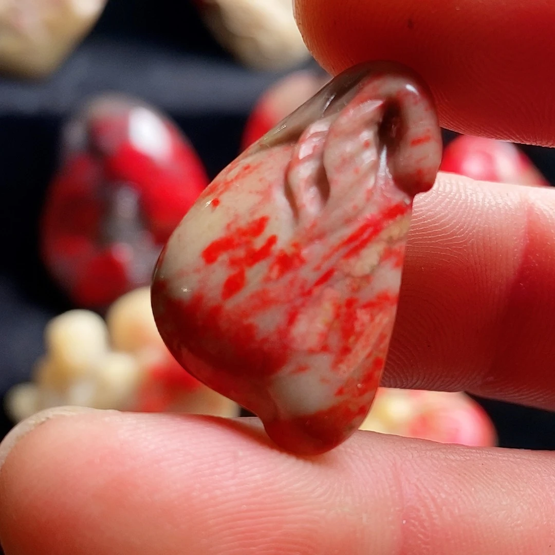 印石昌化石昌化鸡血石挂件。小挂件