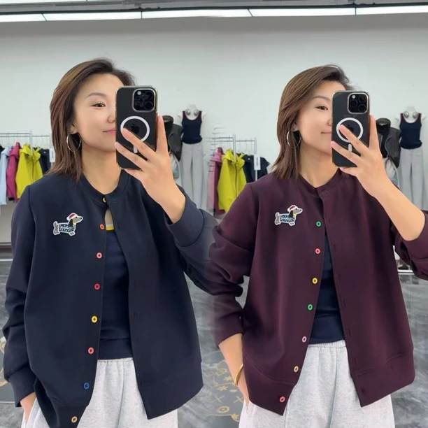 25018彩扣休闲减龄棒球服开衫（衣长57左右）