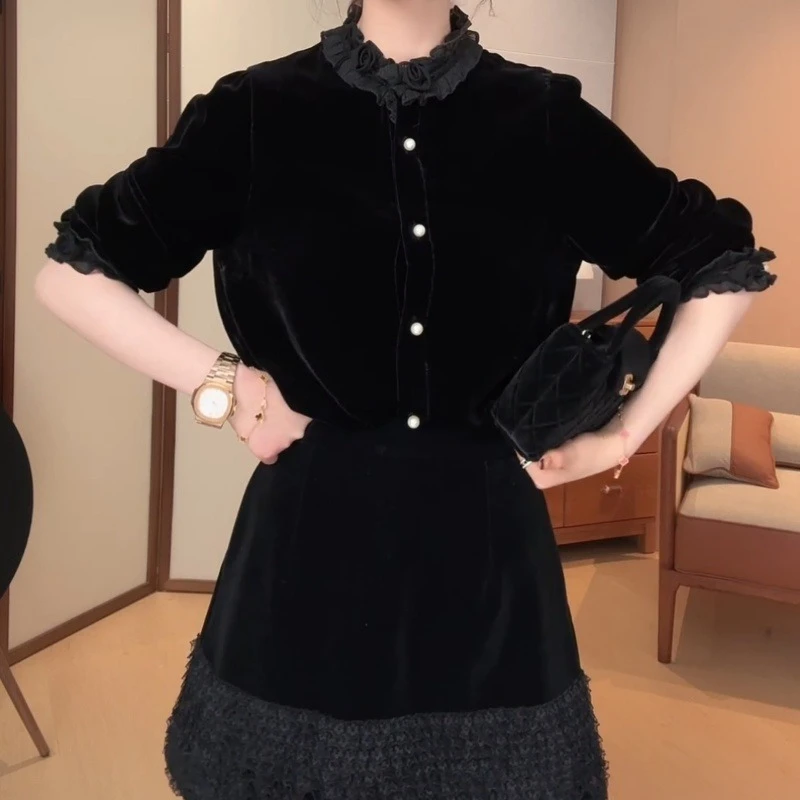 早春新款立领拼接袖口蕾丝宽松丝绒衬衫LK2501133