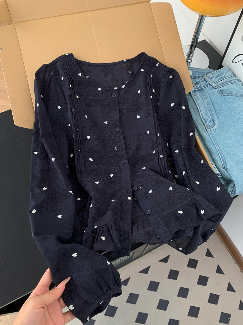 韩系显瘦波点大码灯笼袖衬衫女秋季甜美气质宽松爱心印花长袖上衣