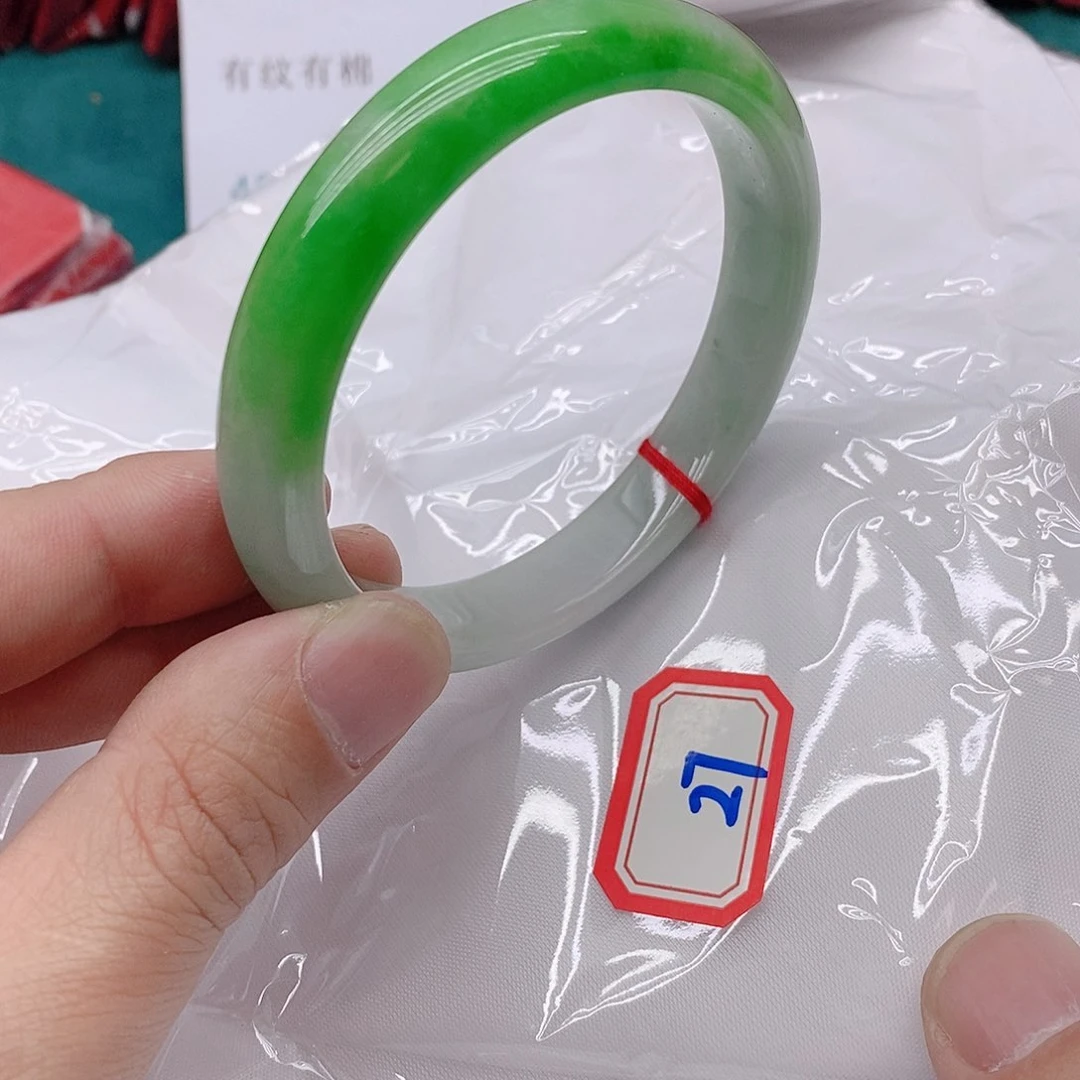 翡翠手镯未镶嵌如*2777777777