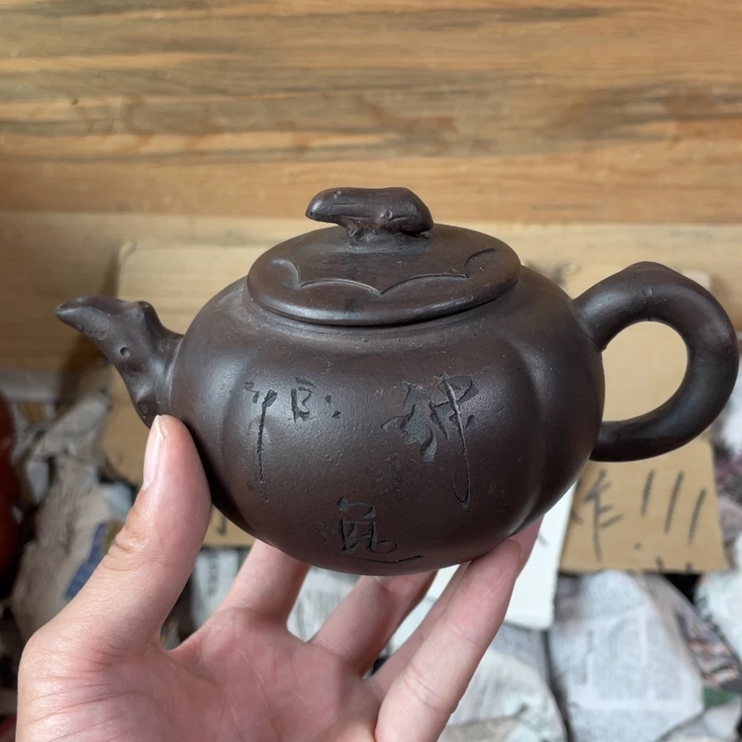 紫砂茶壶老厂紫砂壶一件。
