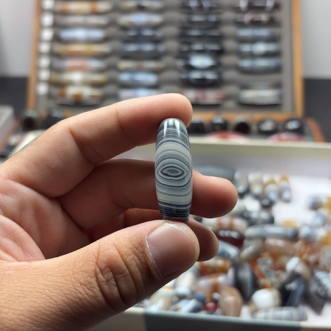 王***爷玛瑙/玉髓未镶嵌锁骨