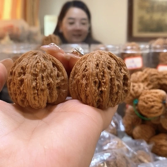 文玩核桃吊坠M***o40红宝石