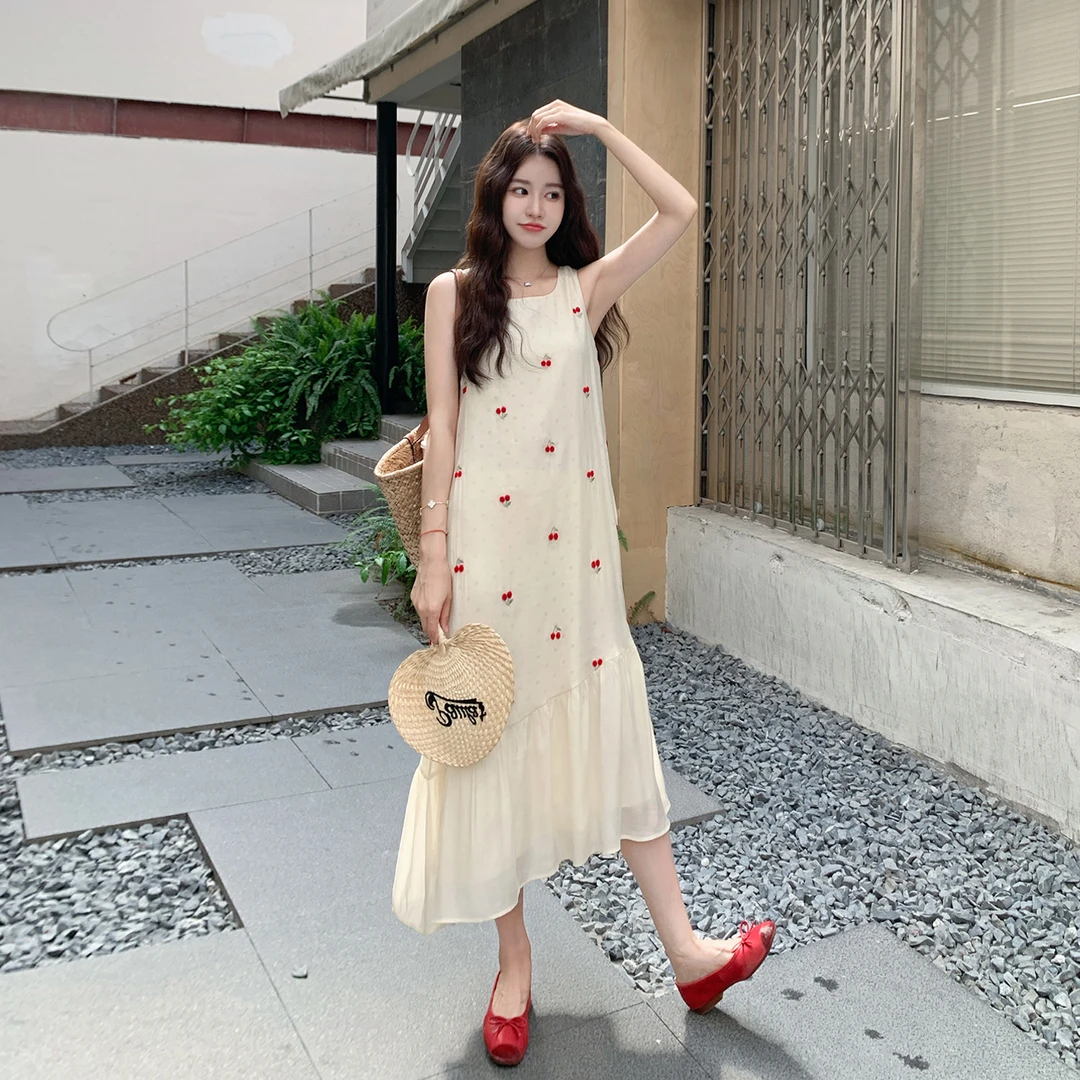 温柔系甜美刺绣无袖连衣裙女夏季2025新款法式气质显瘦鱼尾长裙子
