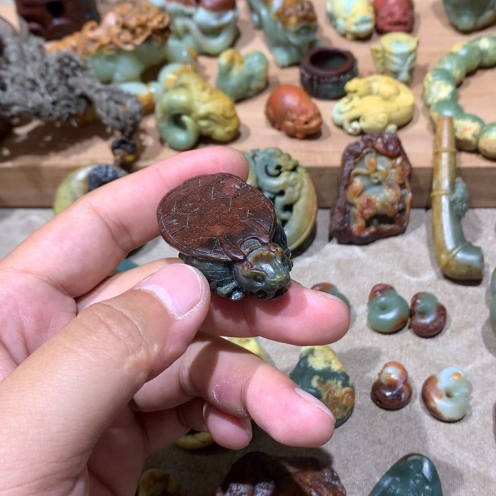 未镶嵌岫岩河磨玉（透闪石质玉）把件