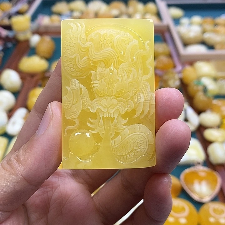 琥珀未镶嵌裸石15.37鸡油黄龙牌吊坠