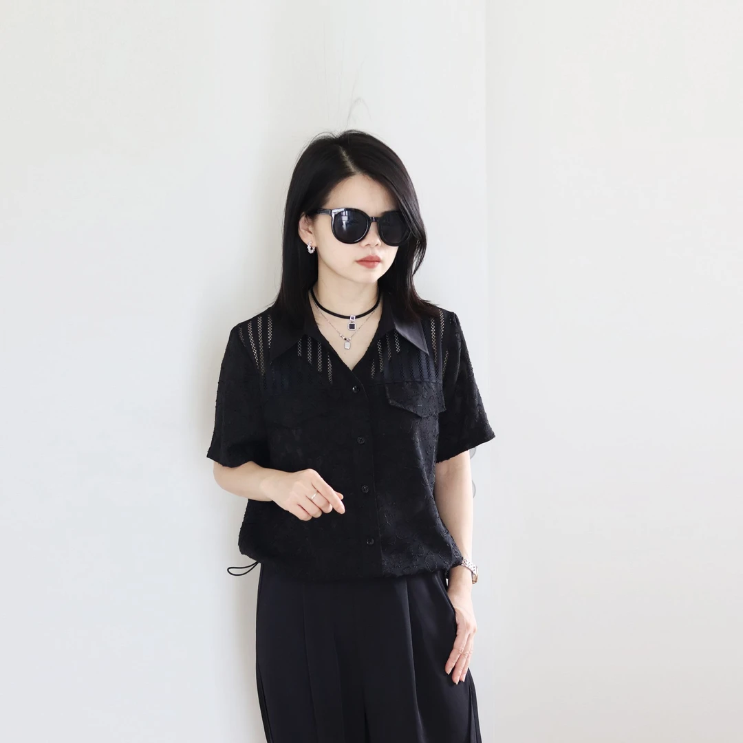 2025夏季新款镂空衬衫慵懒风短袖显瘦时尚翻领黑色显瘦女休闲上衣