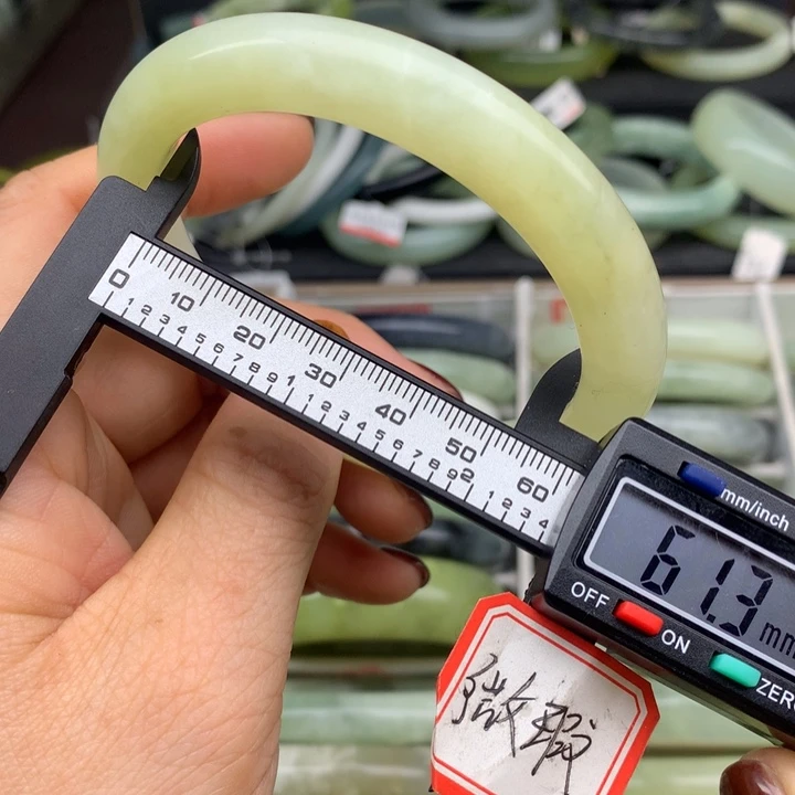 蛇纹石玉未镶嵌手镯517