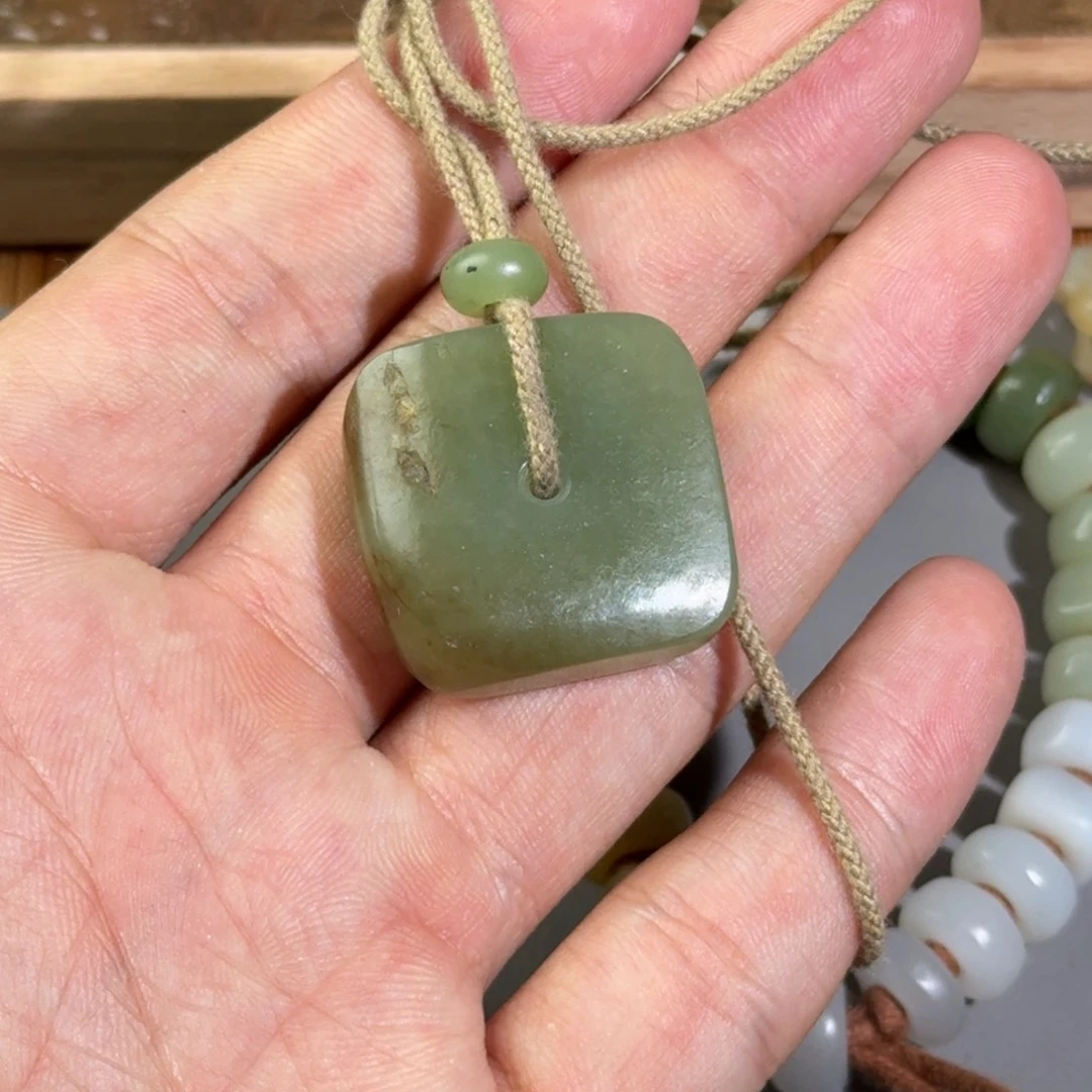 和田玉（糖玉）未镶嵌颈饰