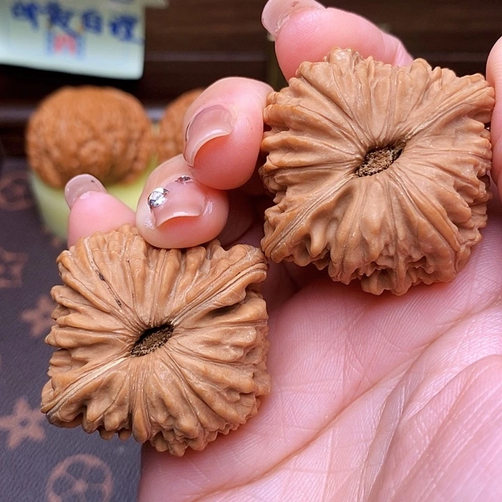 大***泥文玩核桃吊坠四座楼44全