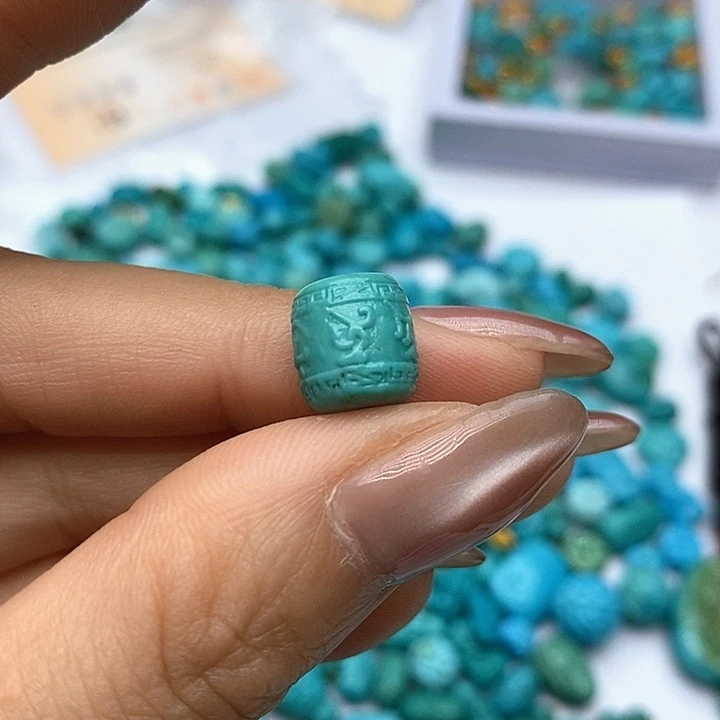 绿松石未镶嵌珠宝奇石