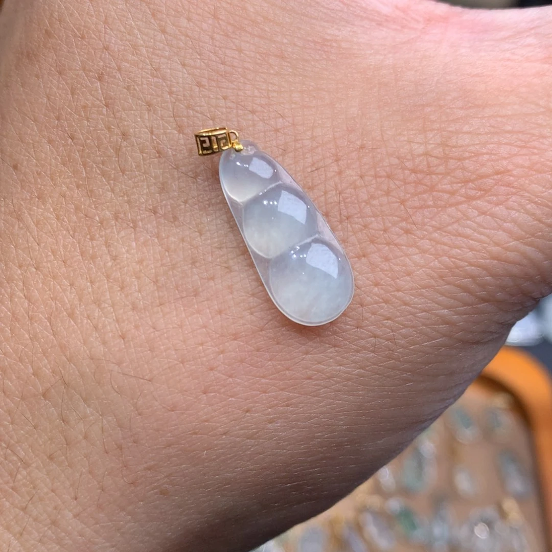 翡翠18K金镶嵌颈饰豆子