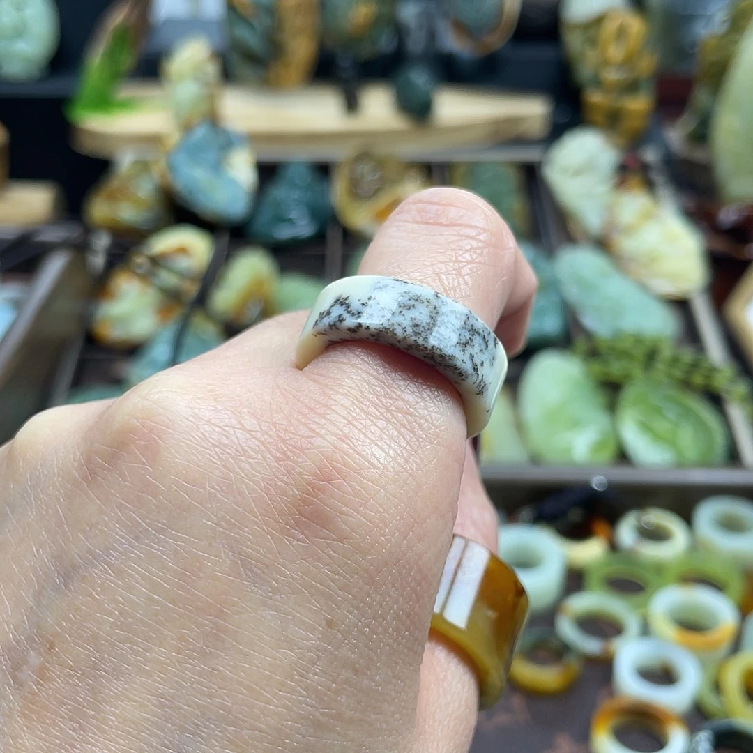 蛇纹石玉颈饰未镶嵌刺***七花玉水草